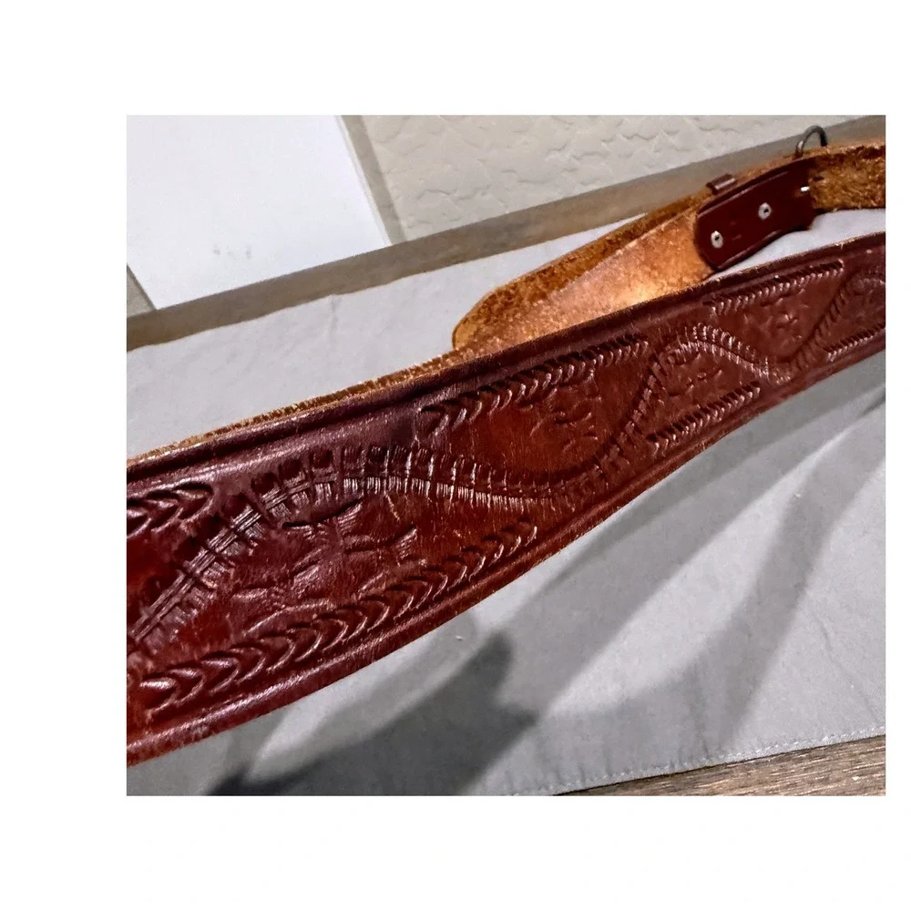 Vintage Mens Brown Tooled Leather Western Belt Horseshoe Buckle 53 Inch Long